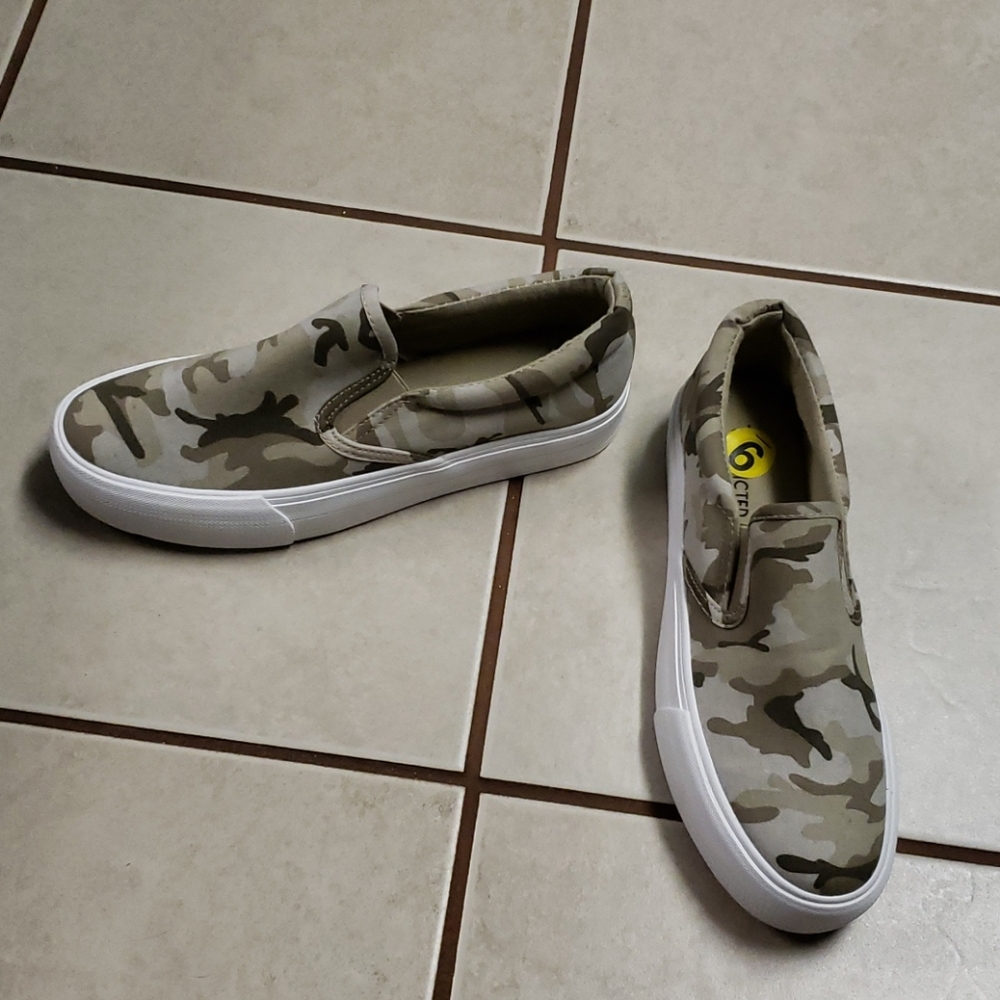 Womens restricted shoes